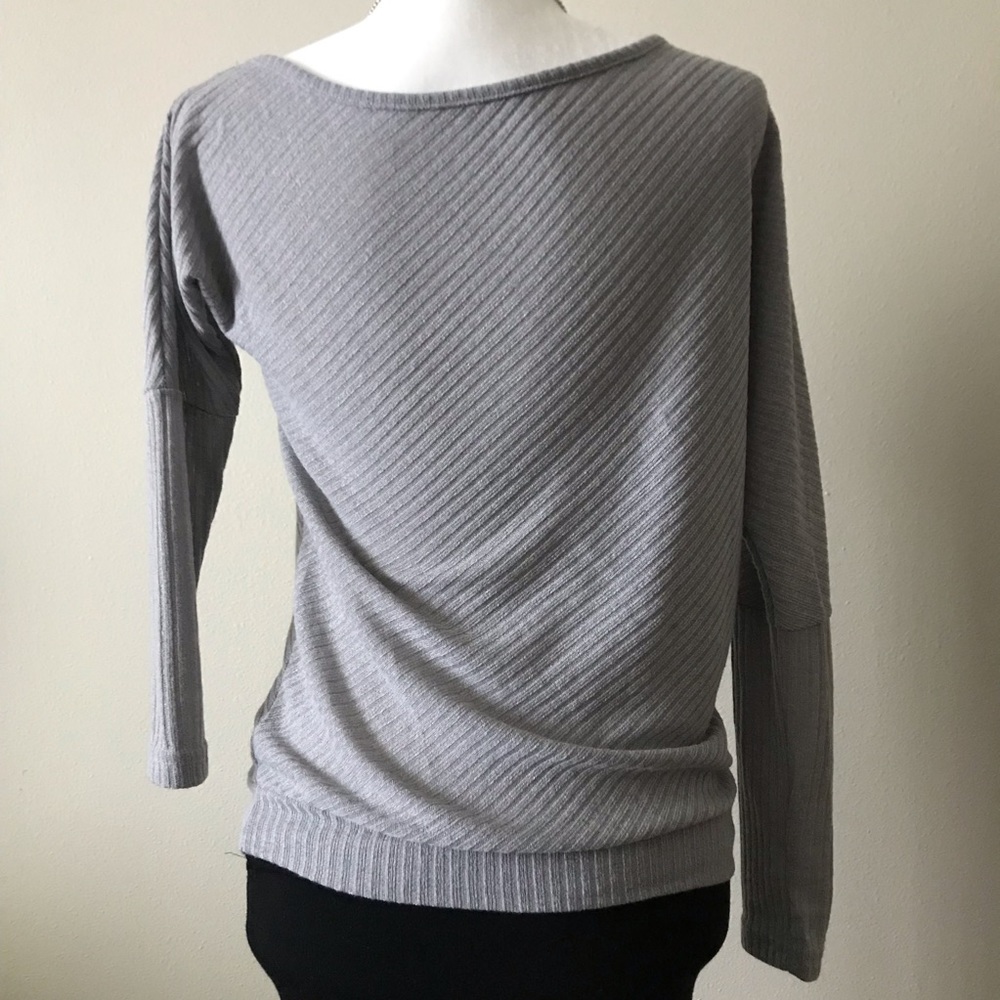 🖤Asymmetrical sweater🖤 - Picture 3 of 3